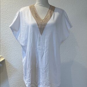 NWT Funlingo V-Neck White Top Size XL